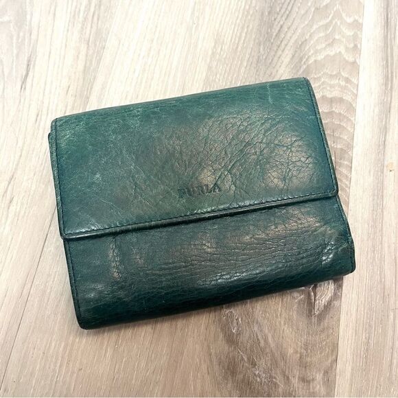 Furla Green Soft Leather Fold Out Wallet with Zippered Coin Pocket - Picture 1 of 9
